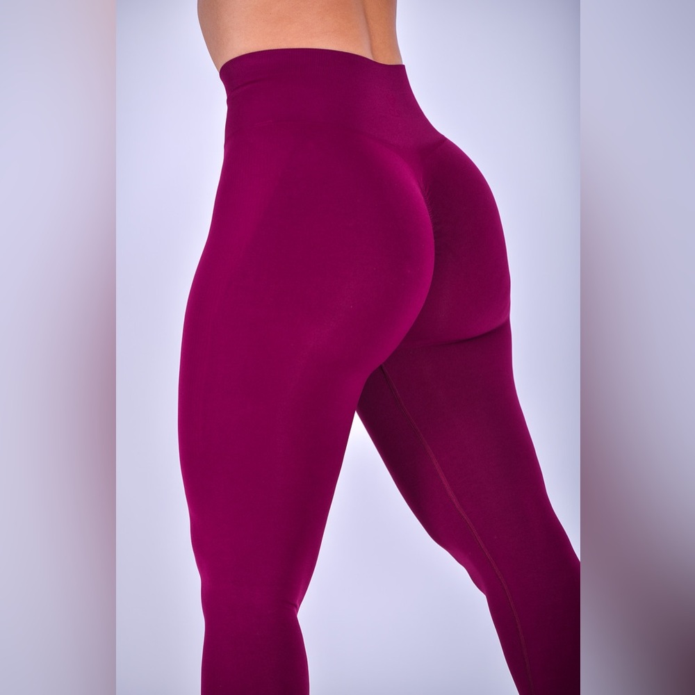 CLS Sportswear Custom High Waist Scrunch Butt
Leggings BRAND NEW NEVER WORN XL - Picture 3 of 3